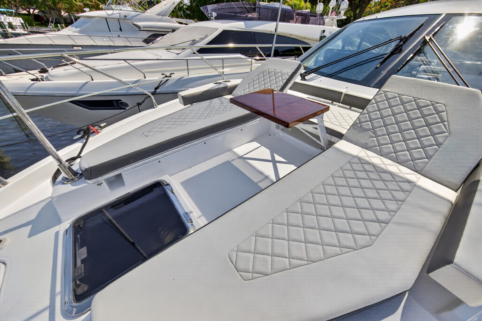 2023 Cruisers Yachts 50 CANTIUS