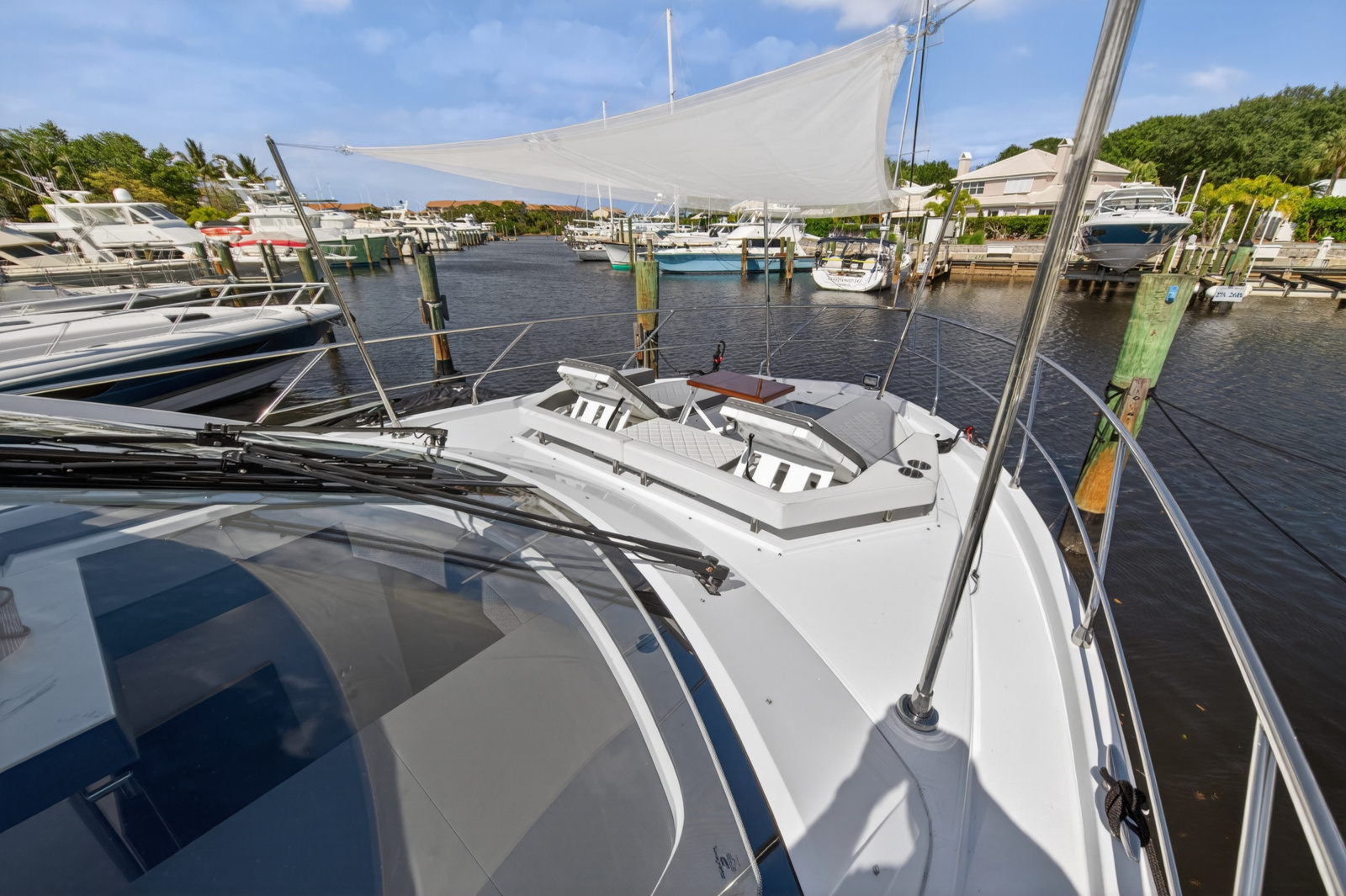 2023 Cruisers Yachts 50 CANTIUS