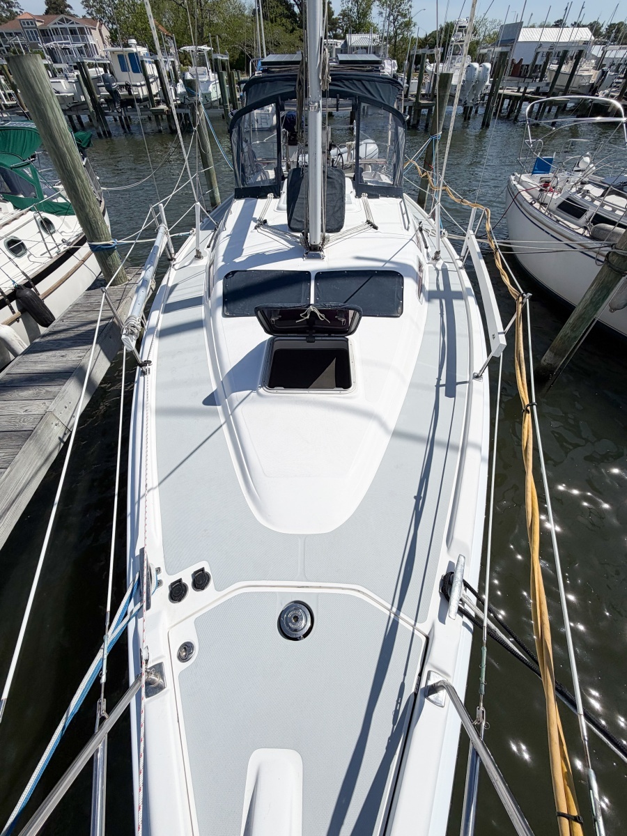 2005 Hunter 36
