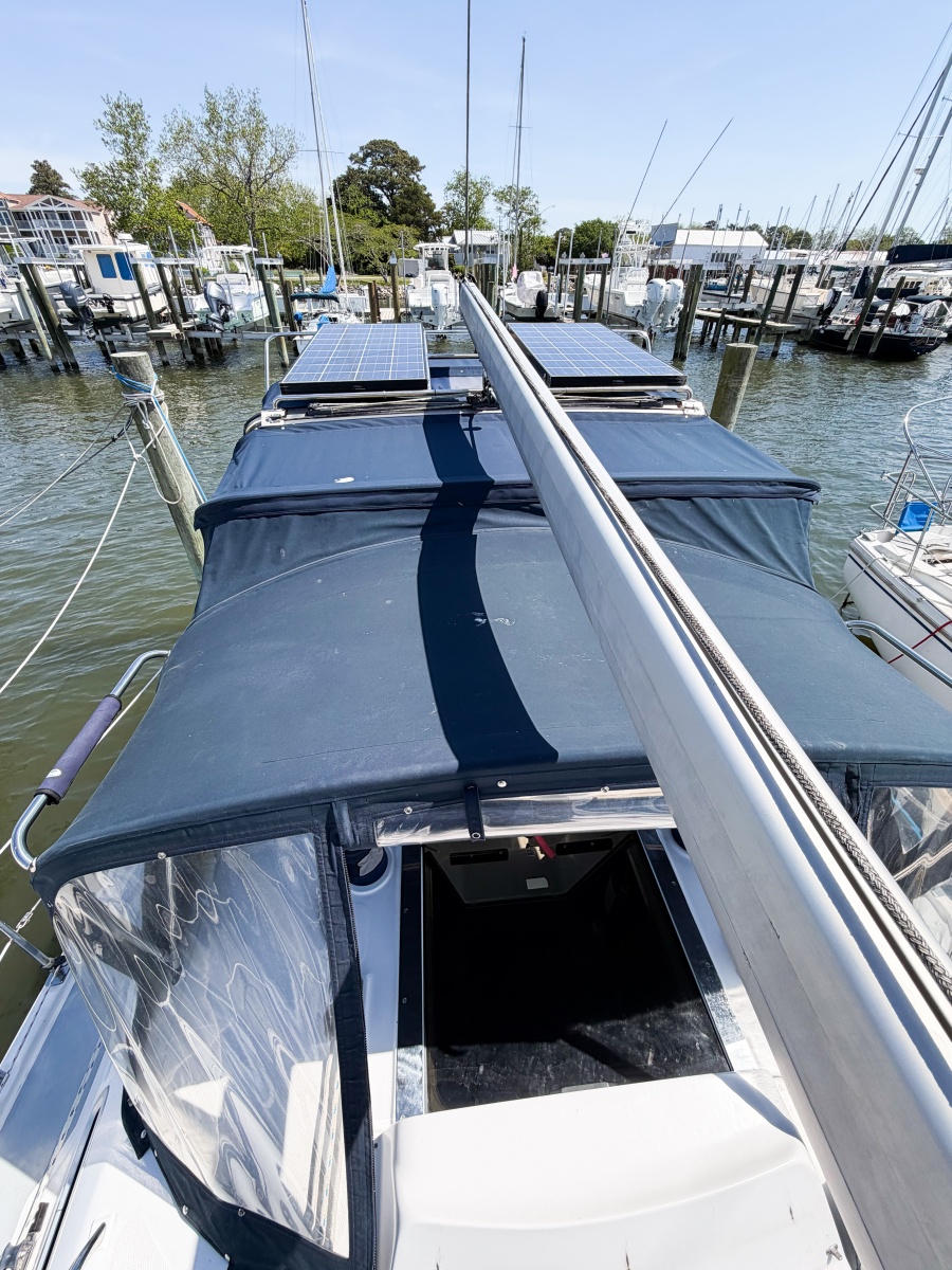 2005 Hunter 36
