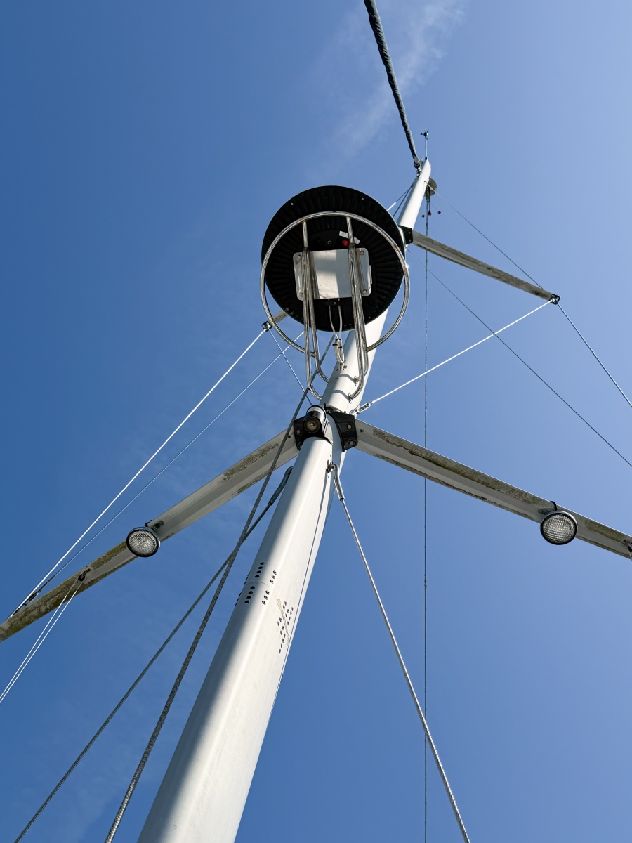 2005 Hunter 36