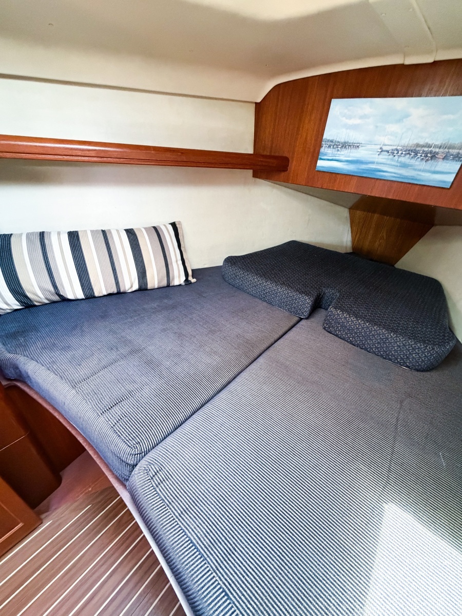 2005 Hunter 36