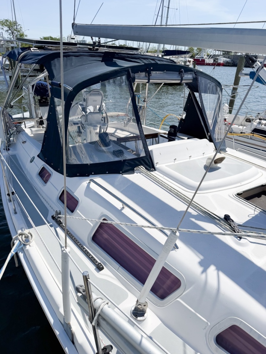 2005 Hunter 36