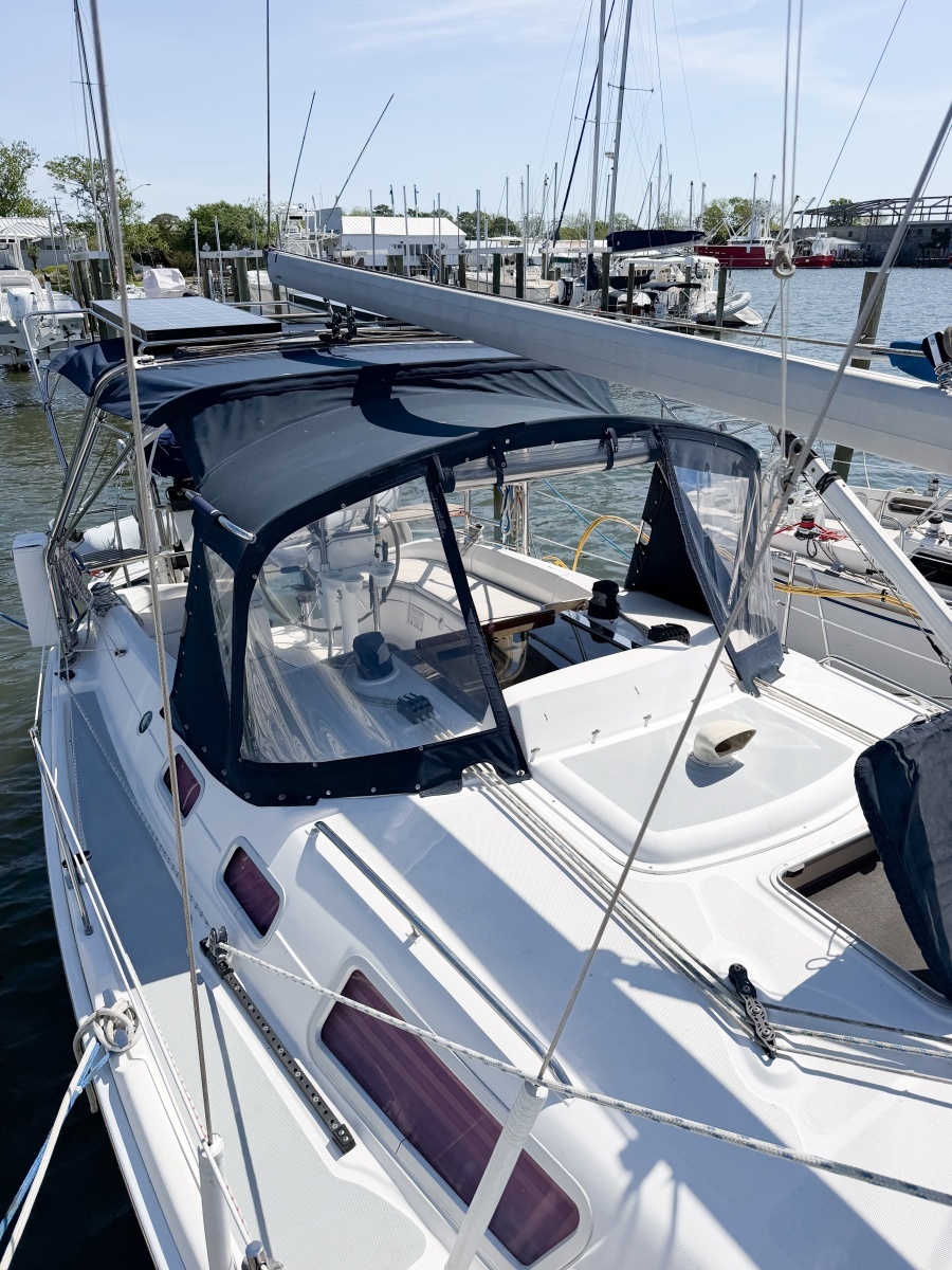 2005 Hunter 36
