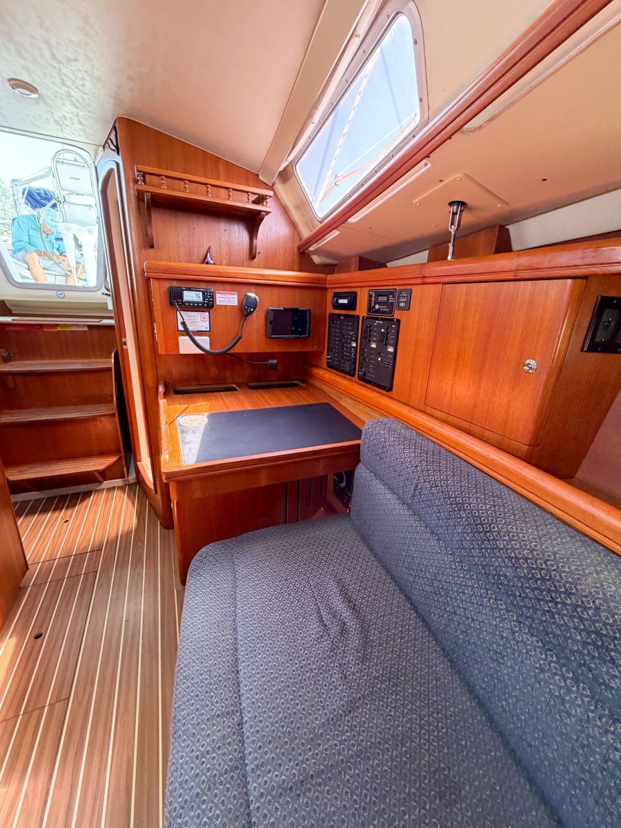 2005 Hunter 36