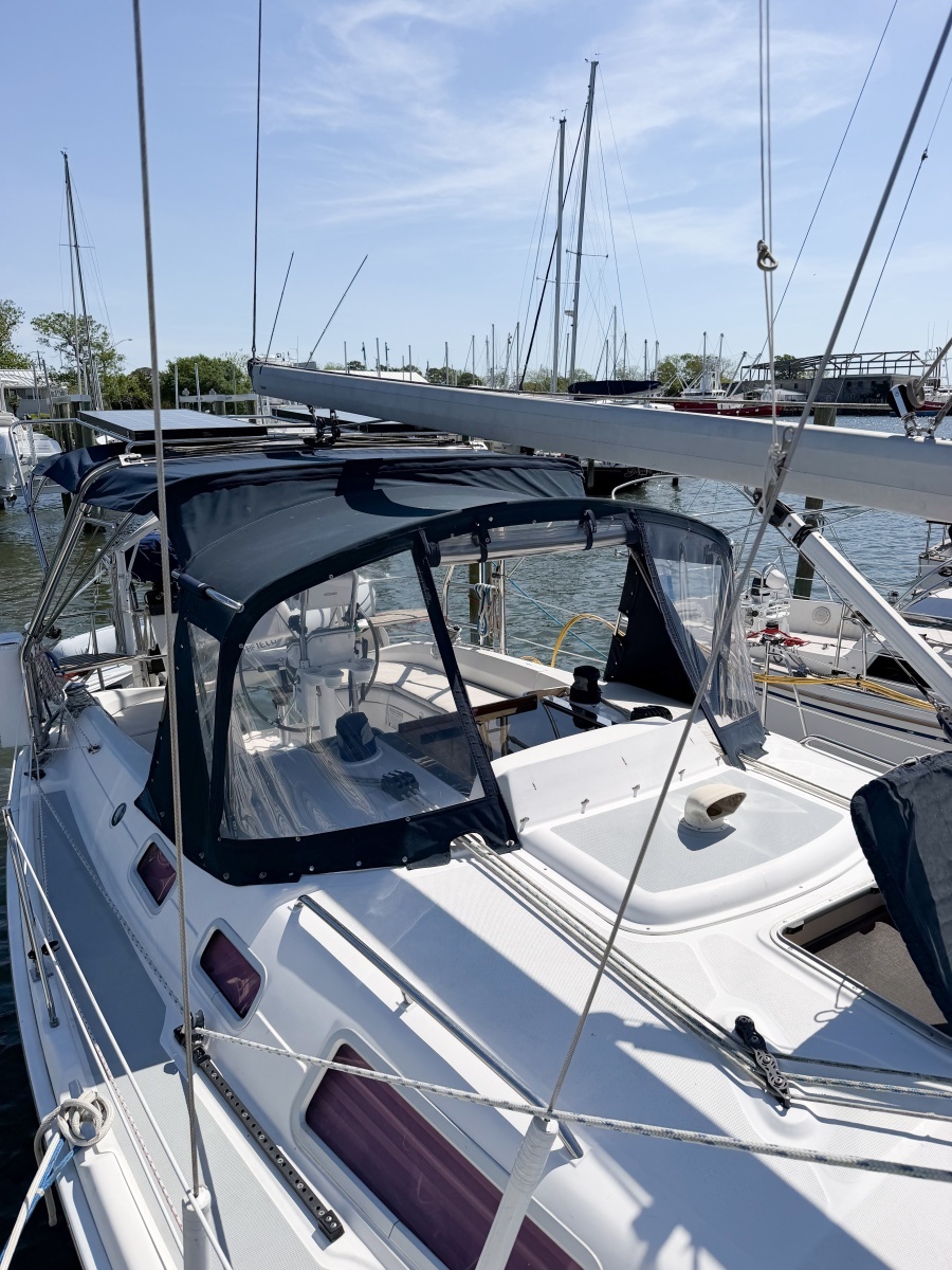 2005 Hunter 36