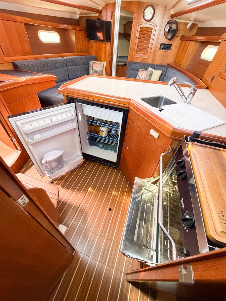 2005 Hunter 36