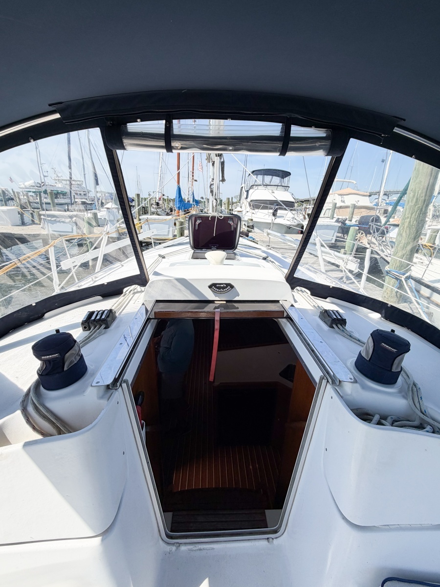 2005 Hunter 36