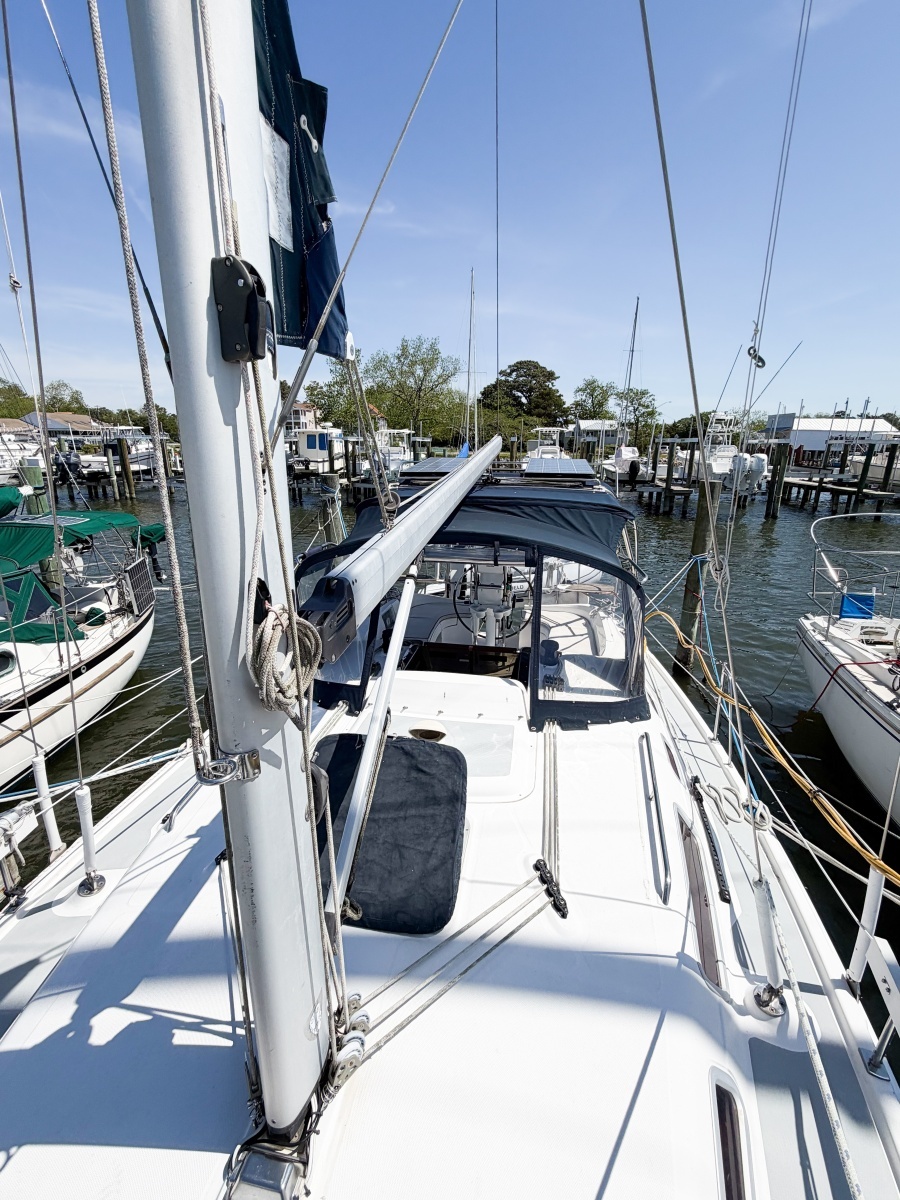 2005 Hunter 36