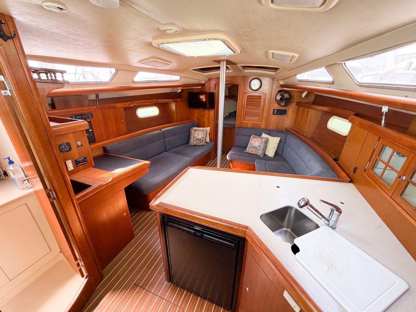 2005 Hunter 36