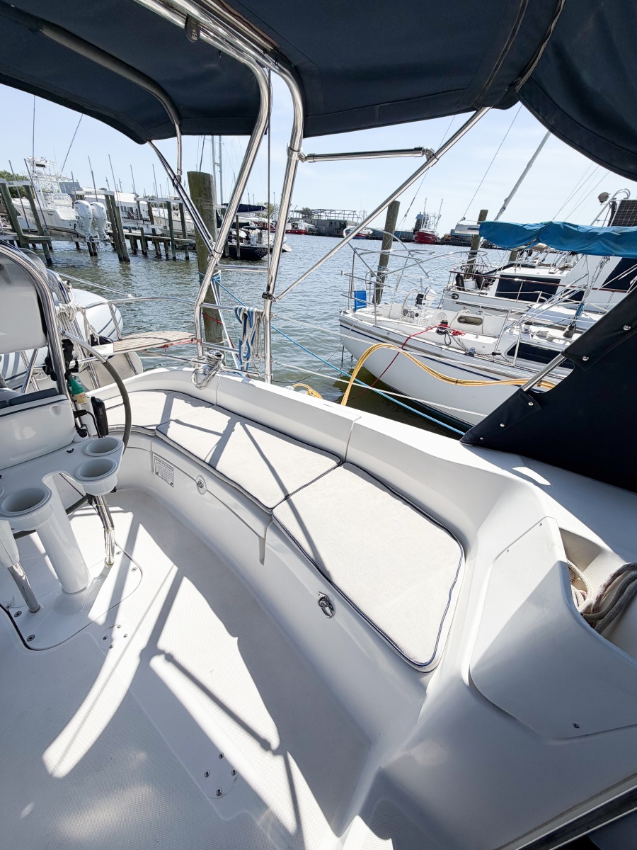 2005 Hunter 36