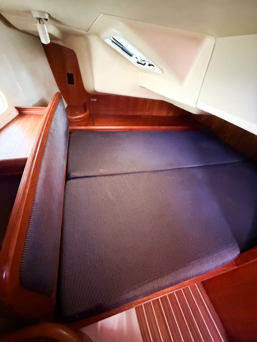 2005 Hunter 36