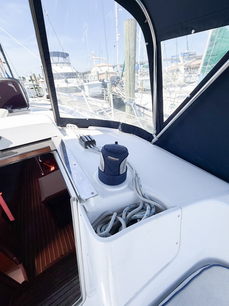 2005 Hunter 36