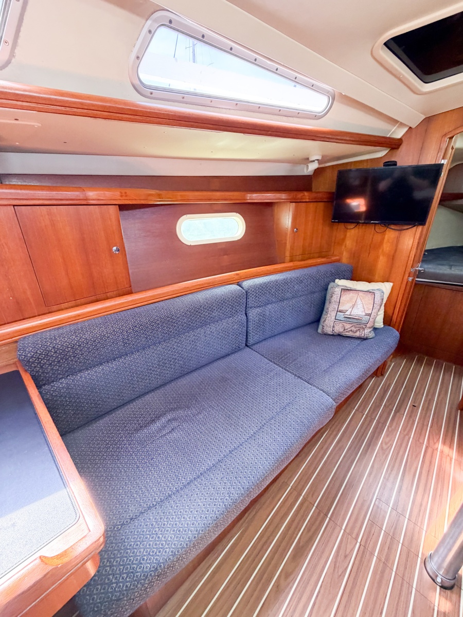 2005 Hunter 36