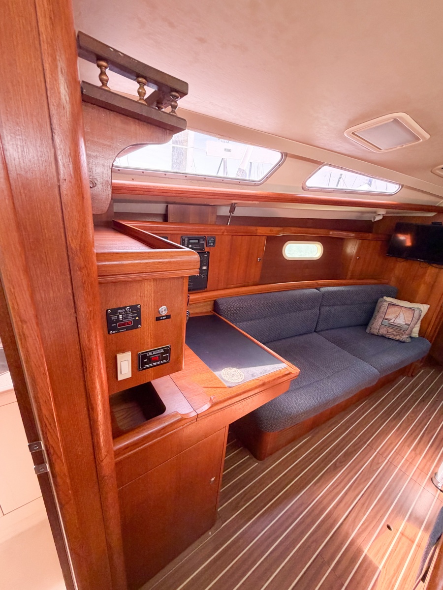 2005 Hunter 36