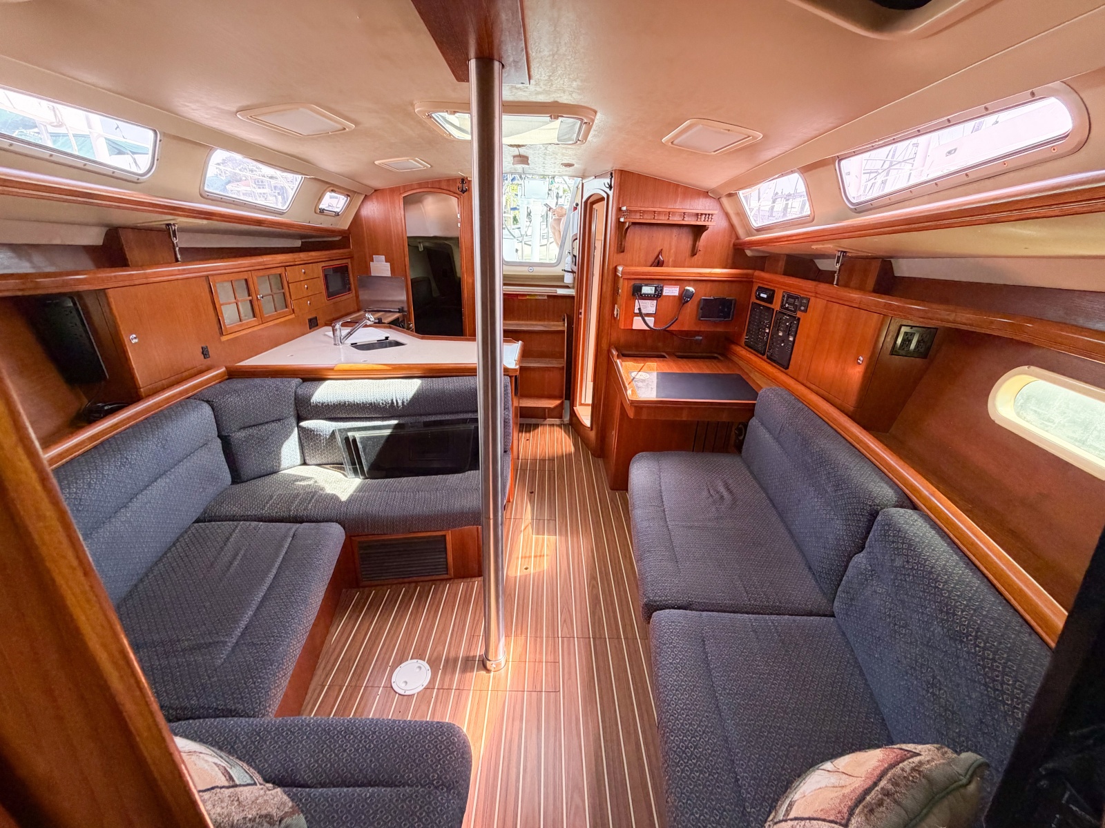 2005 Hunter 36