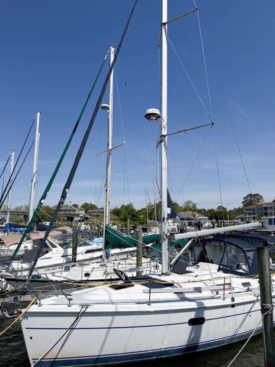 2005 Hunter 36