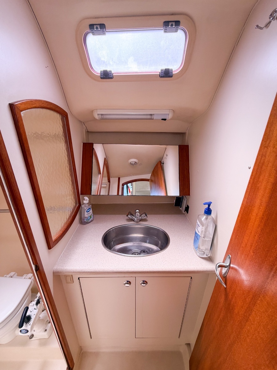 2005 Hunter 36
