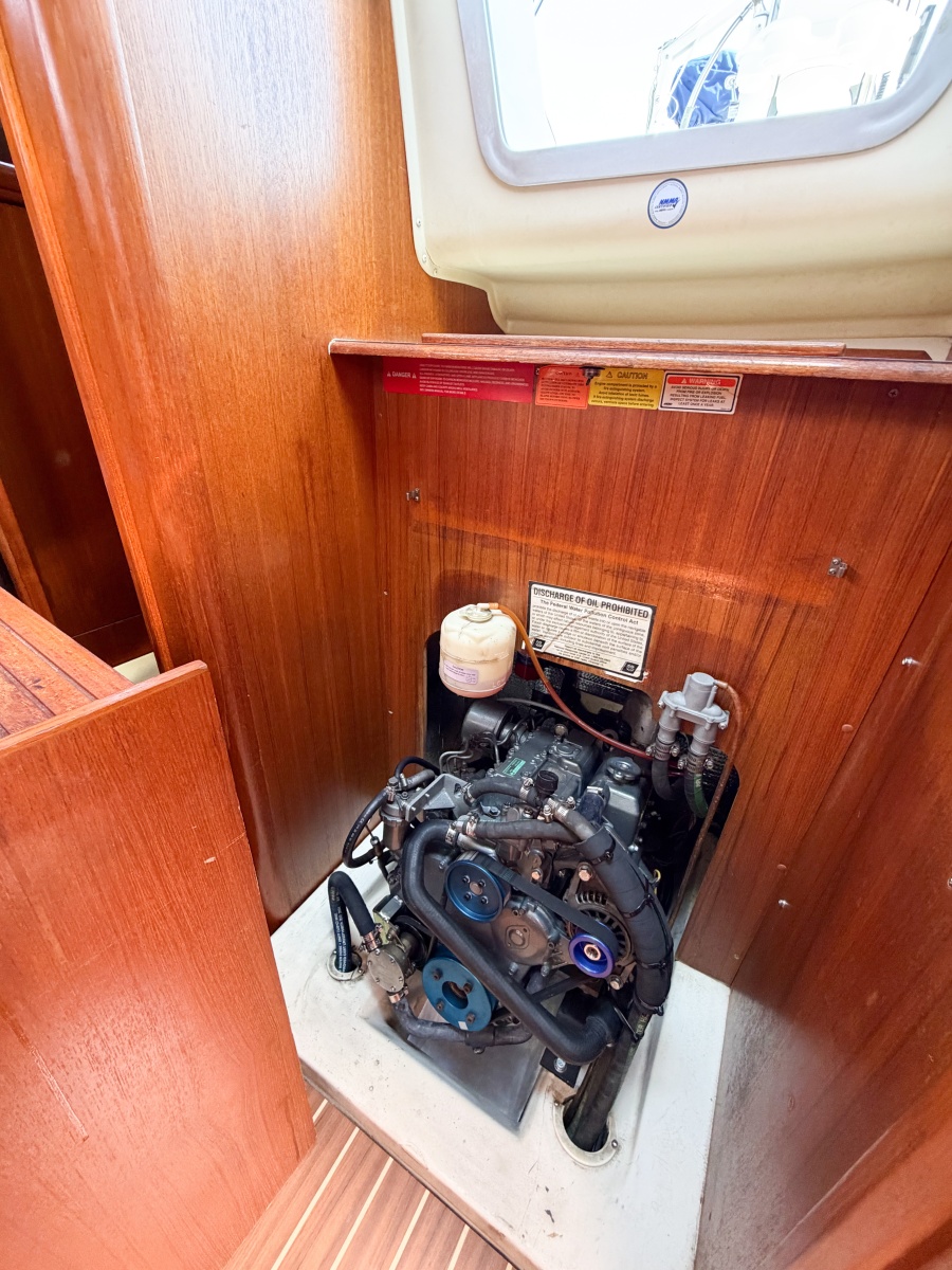 2005 Hunter 36