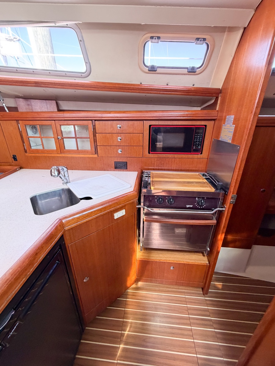 2005 Hunter 36