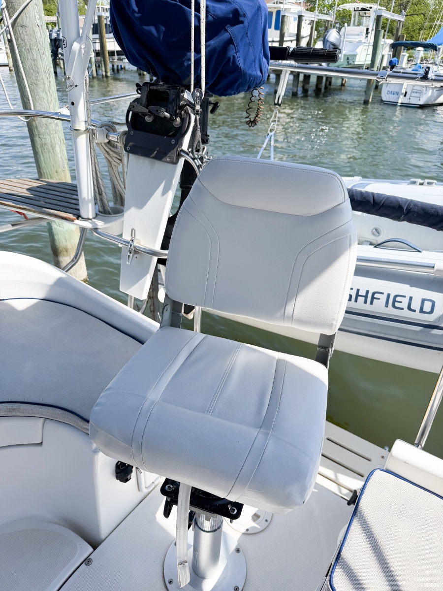 2005 Hunter 36
