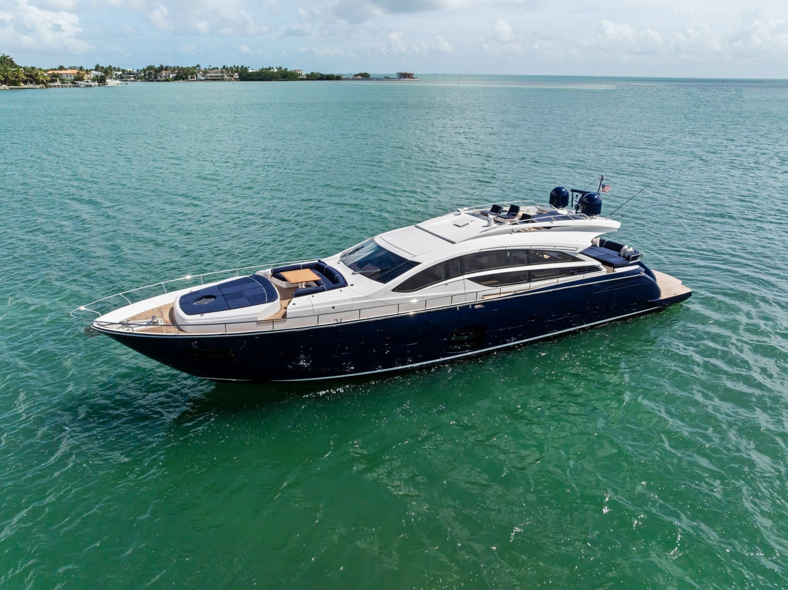 2013 Pershing 82