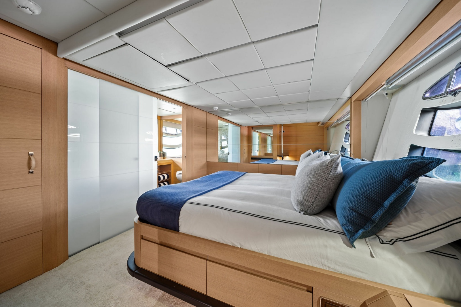 2013 Pershing 82