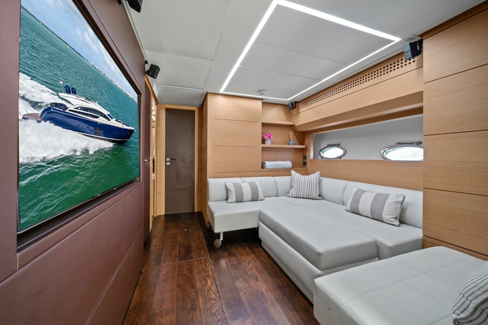 2013 Pershing 82