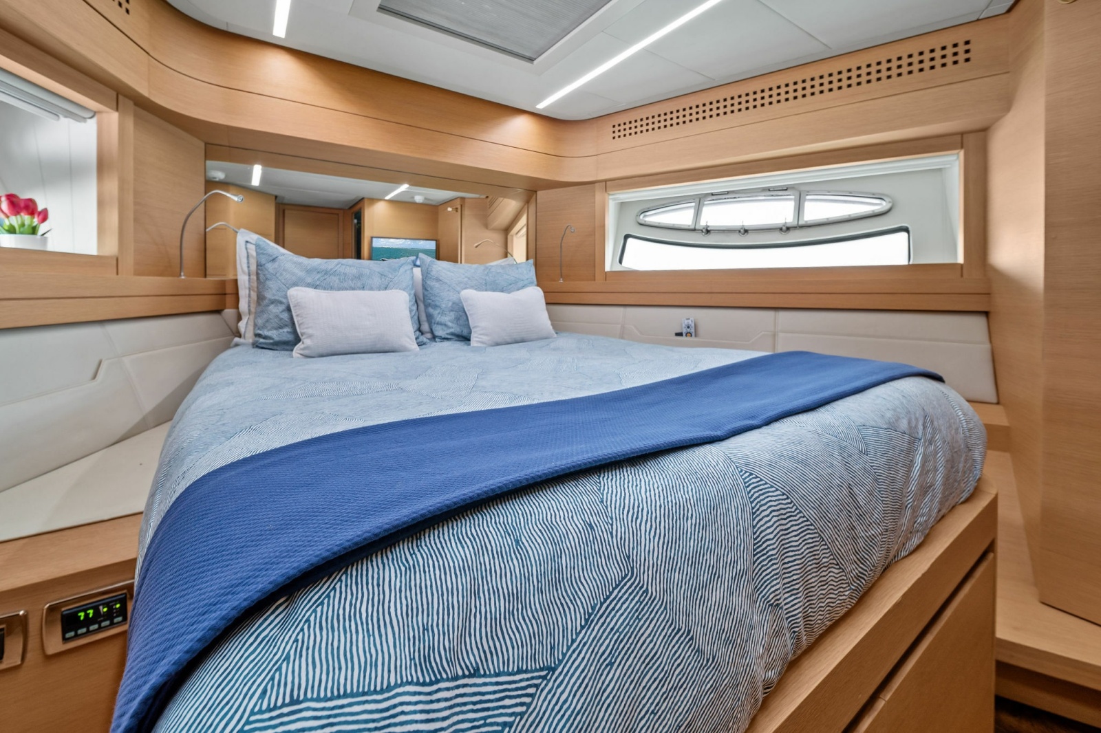 2013 Pershing 82