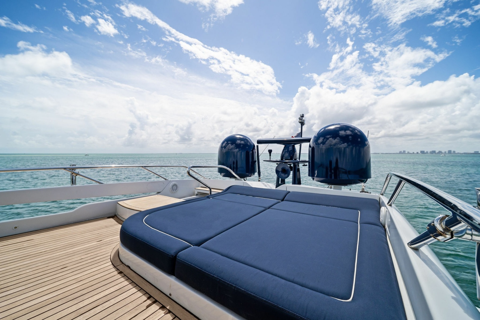 2013 Pershing 82