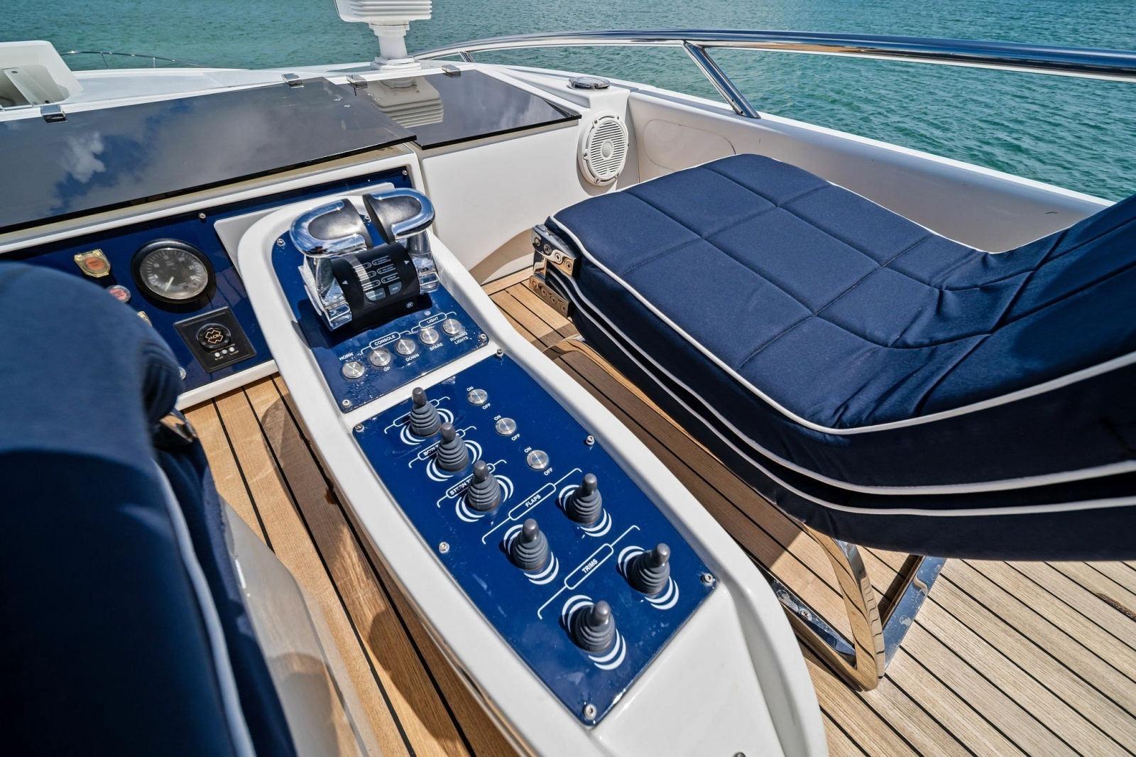 2013 Pershing 82