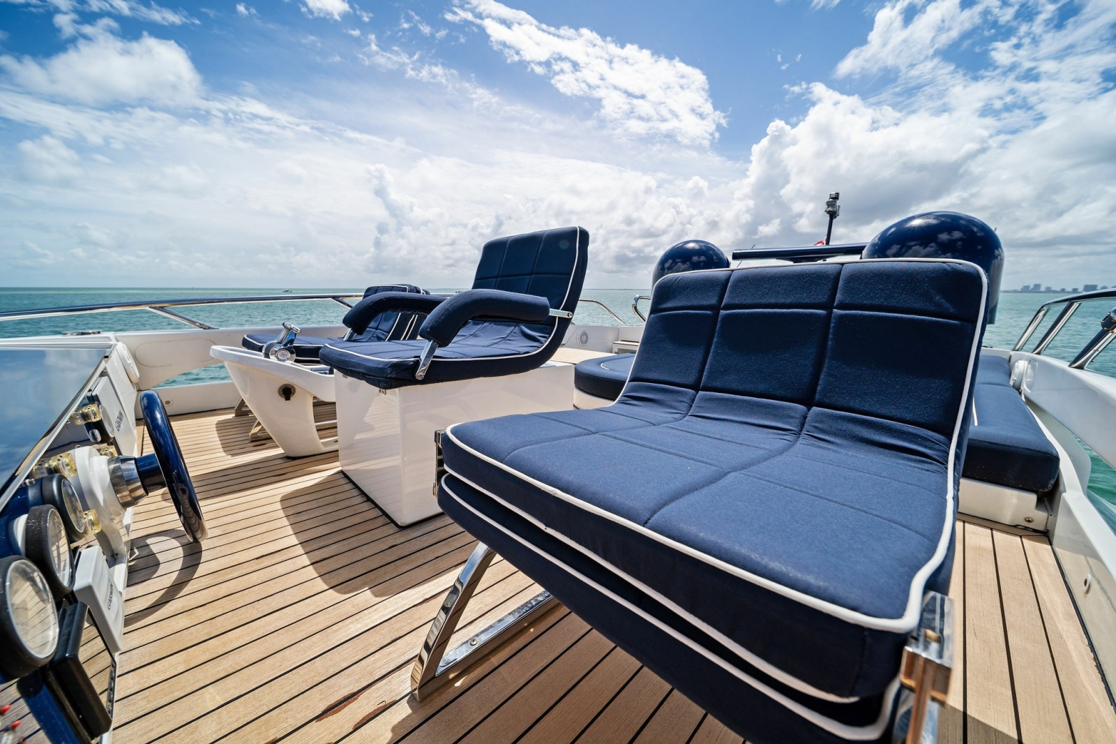 2013 Pershing 82
