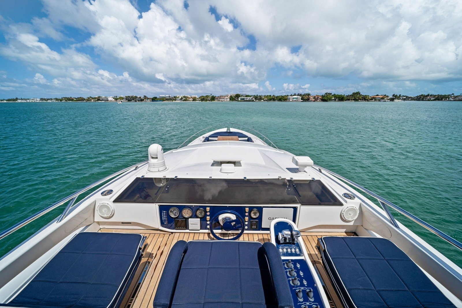 2013 Pershing 82