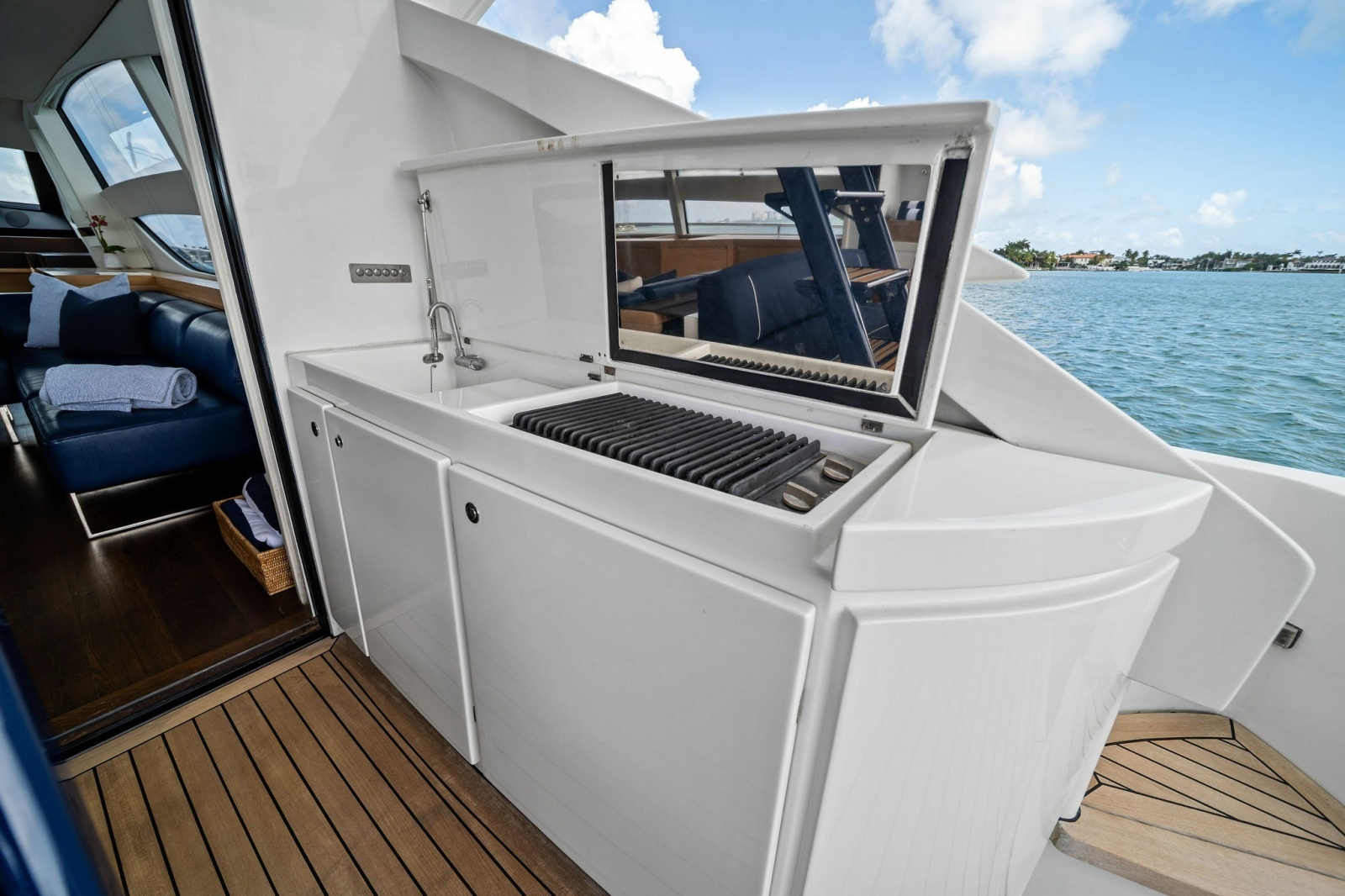 2013 Pershing 82