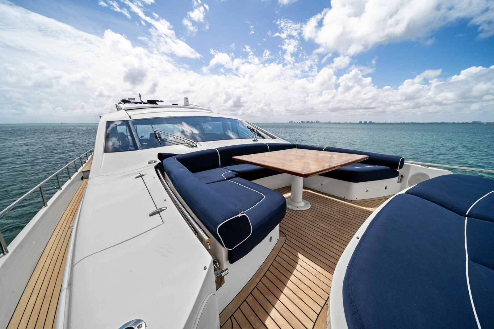 2013 Pershing 82