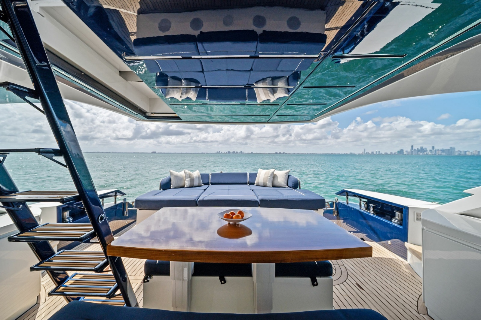 2013 Pershing 82