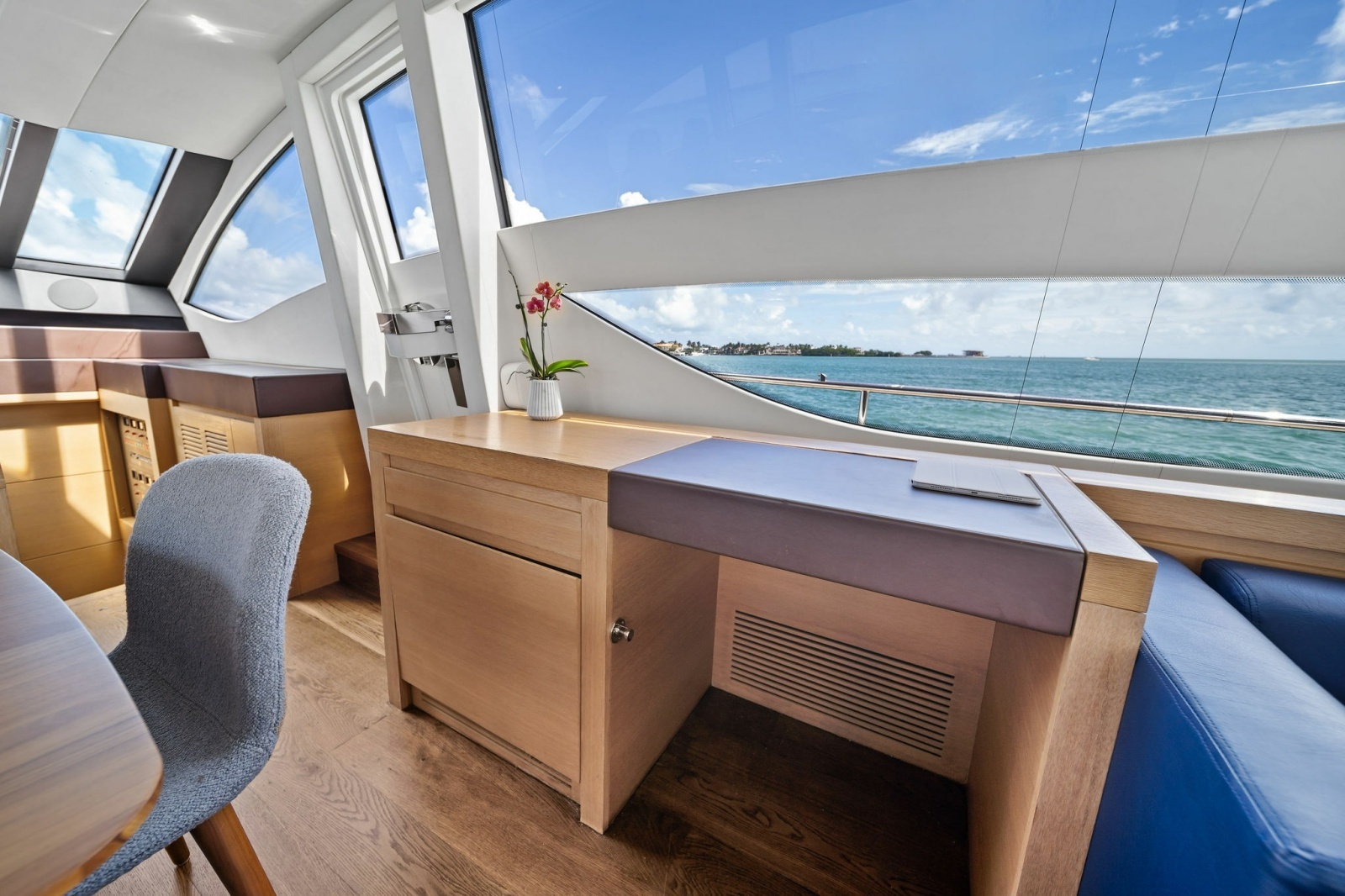 2013 Pershing 82