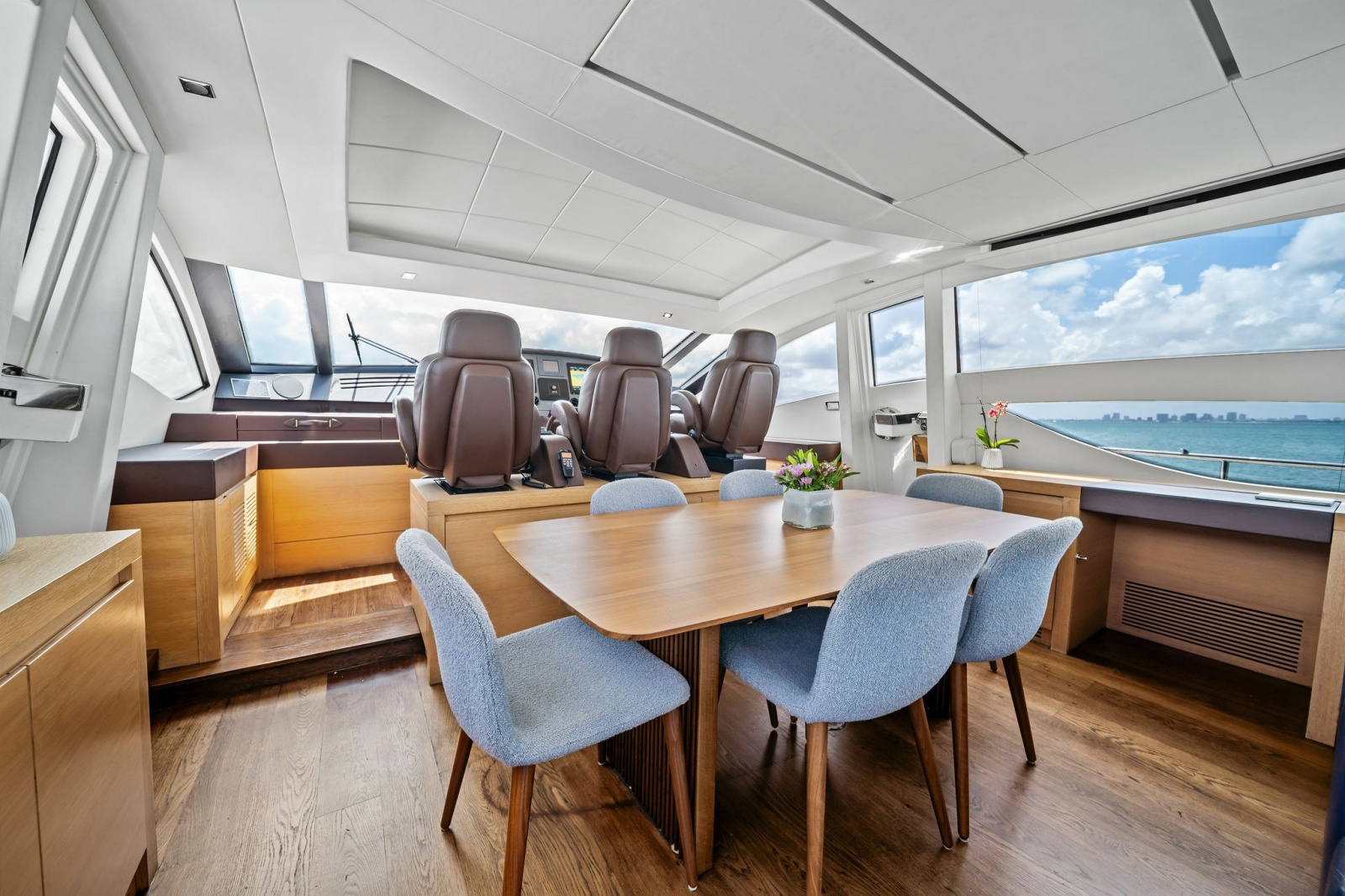 2013 Pershing 82