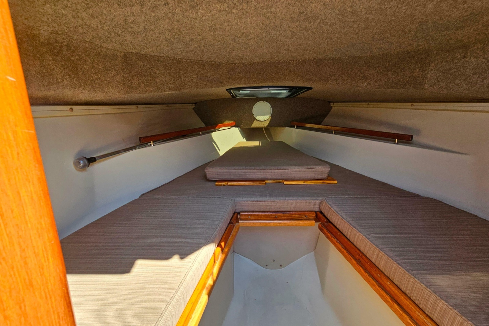 1990 Boston Whaler Outrage Cuddy