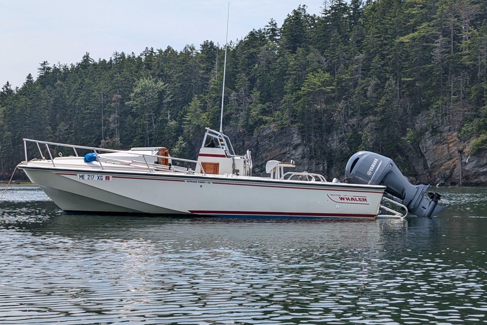 1990 Boston Whaler Outrage Cuddy