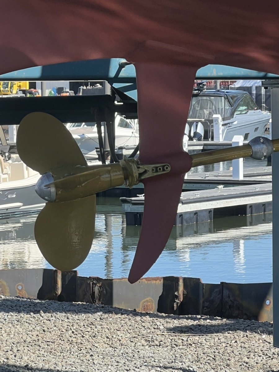 1981 Bristol 41.1cc 3 Blade bronze Max Prop w/Prop Speed and line cutter
