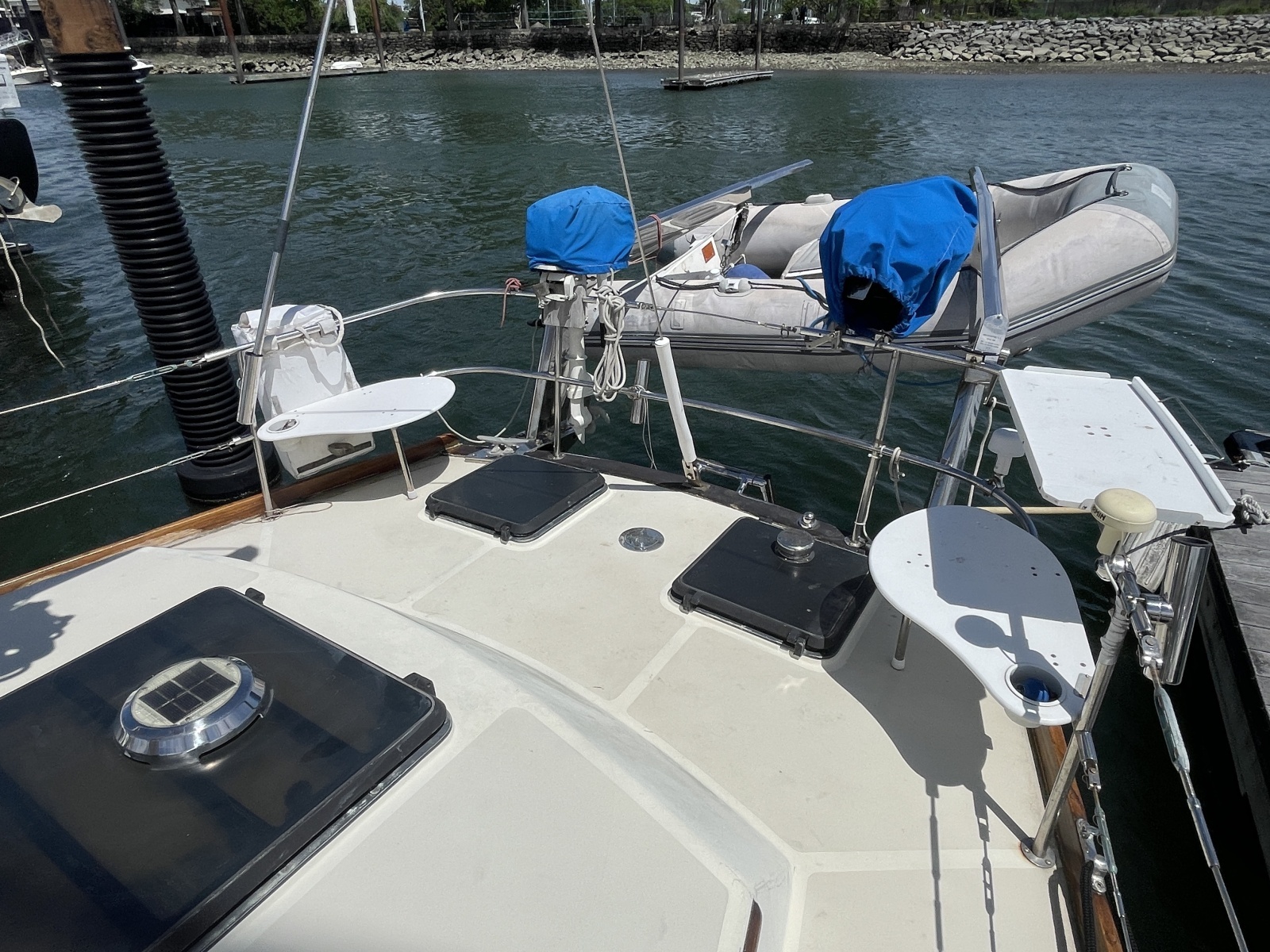 1981 Bristol 41.1cc aft deck and dinghy davits