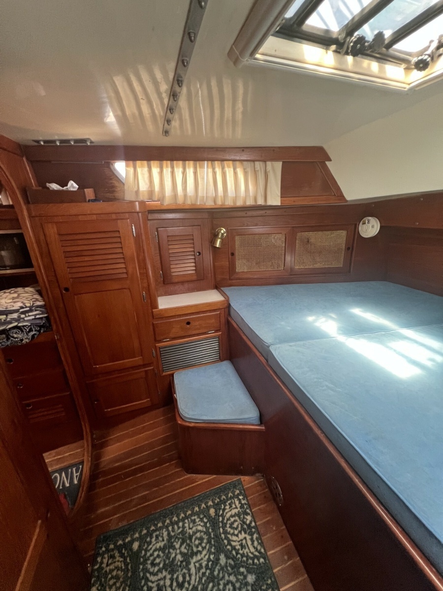 1981 Bristol 41.1cc guest cabin