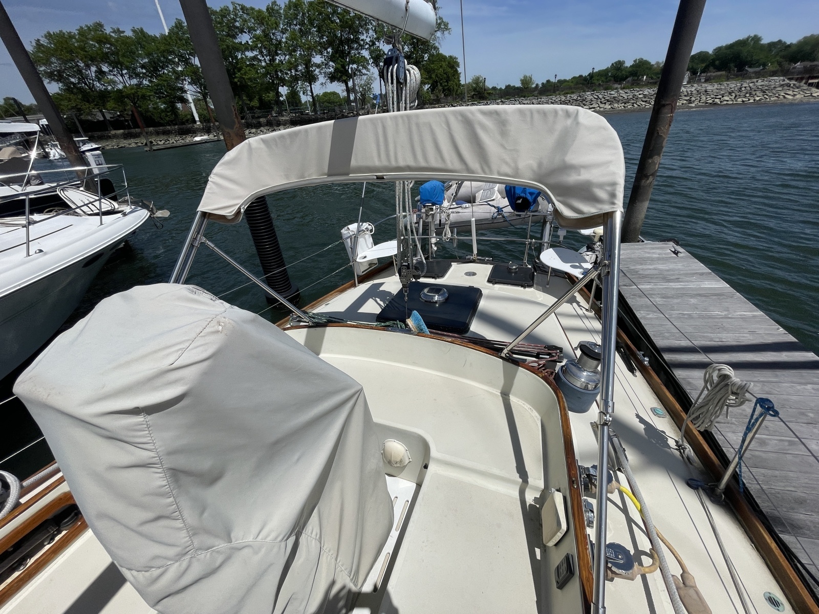 1981 Bristol 41.1cc port cockpit and bimini