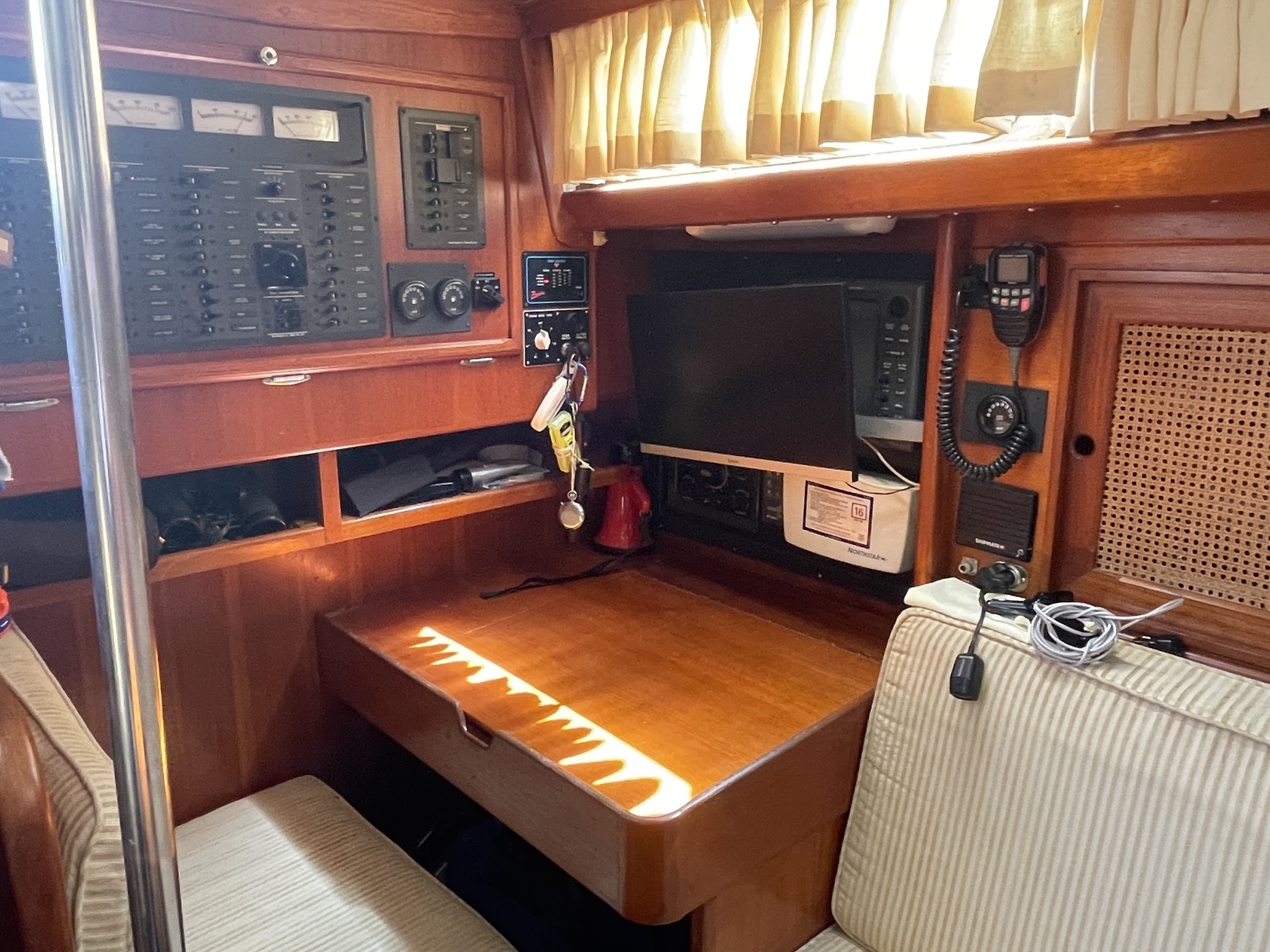 1981 Bristol 41.1cc nav desk