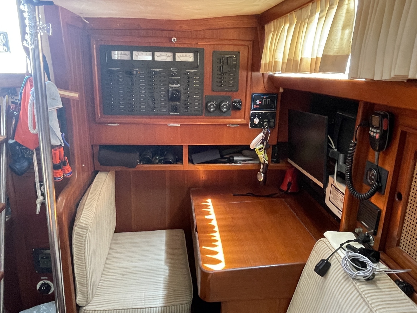 1981 Bristol 41.1cc nav desk