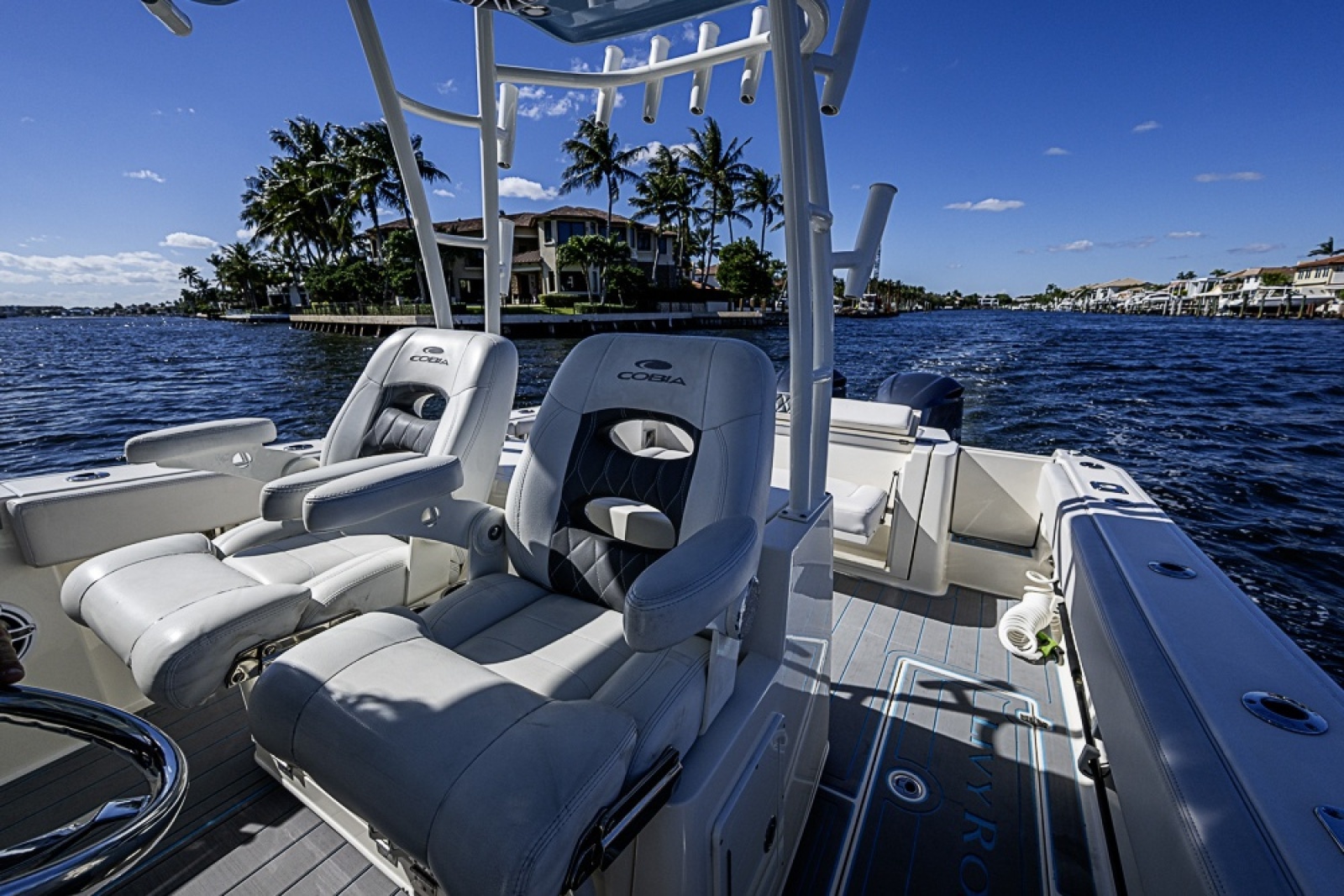 2021 Cobia 320 CC