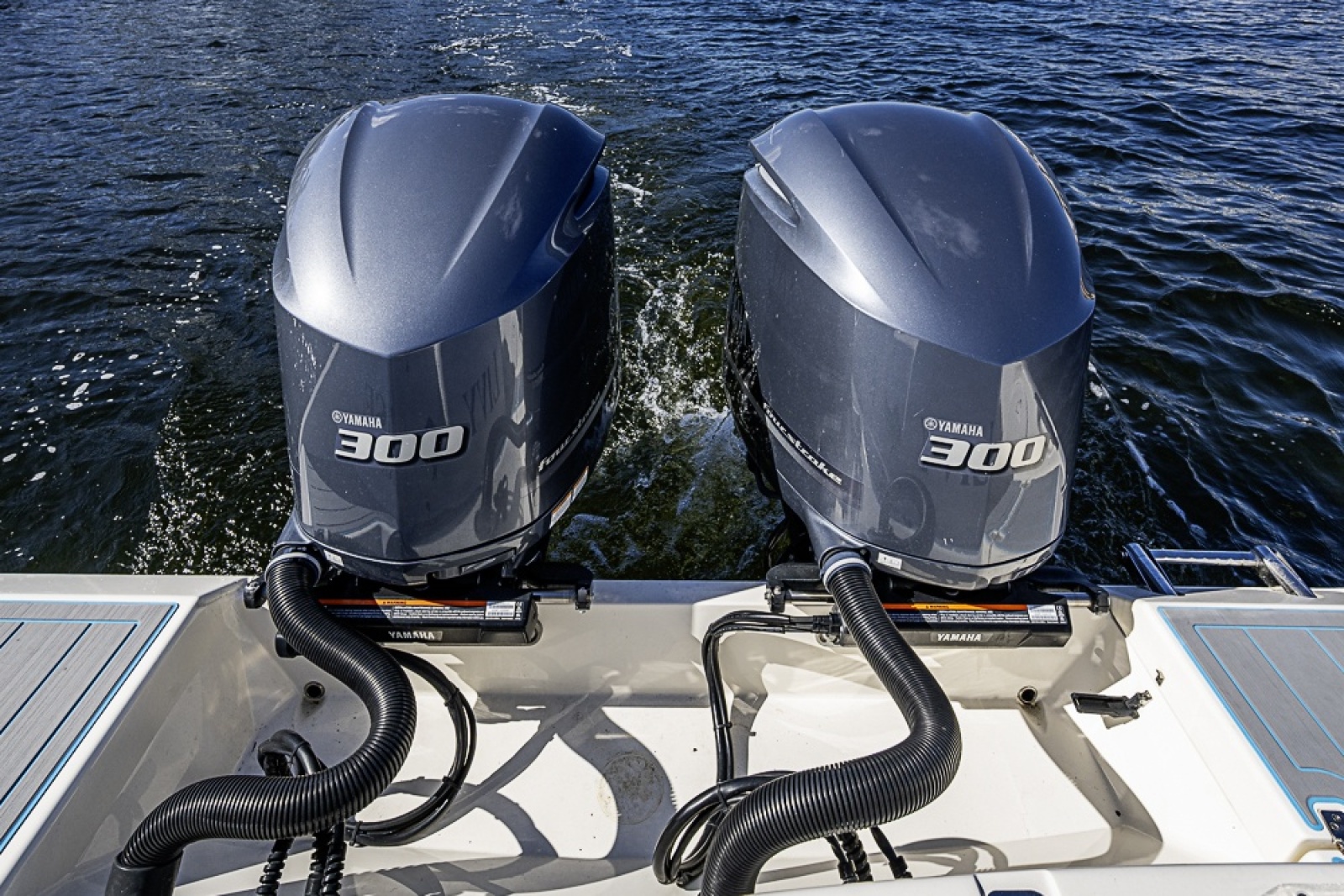 2021 Cobia 320 CC