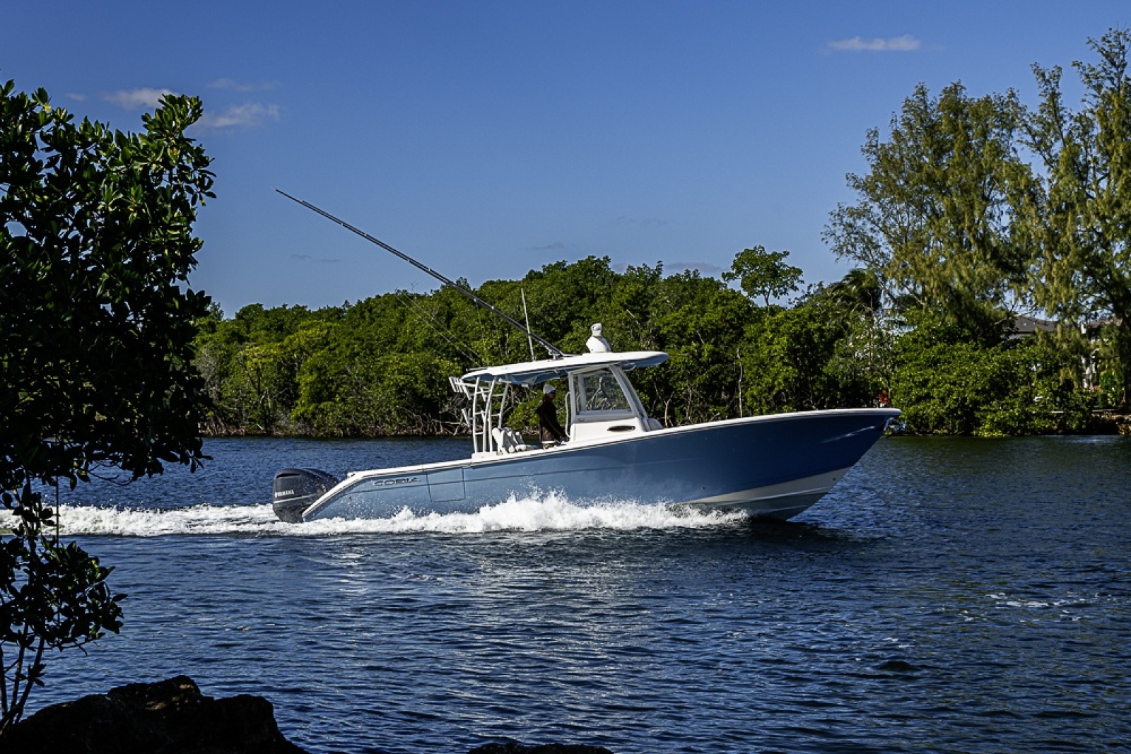 2021 Cobia 320 CC