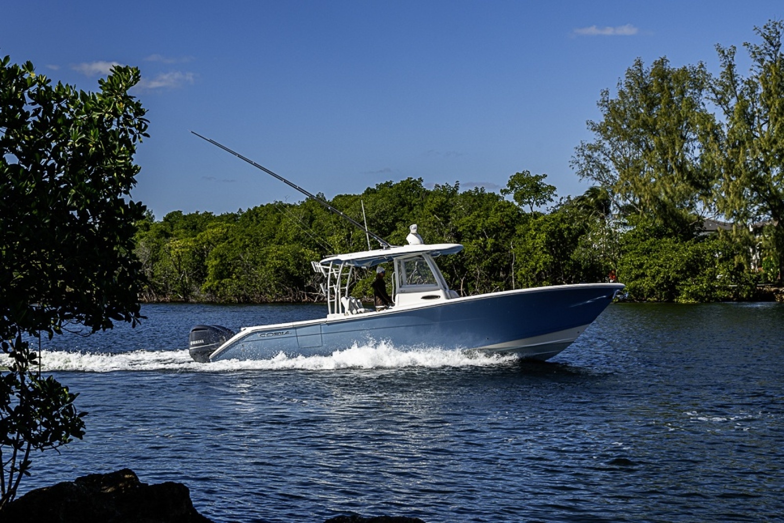 2021 Cobia 320 CC